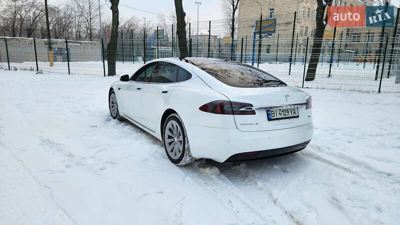 Лифтбек Tesla Model S 2018 в Киеве