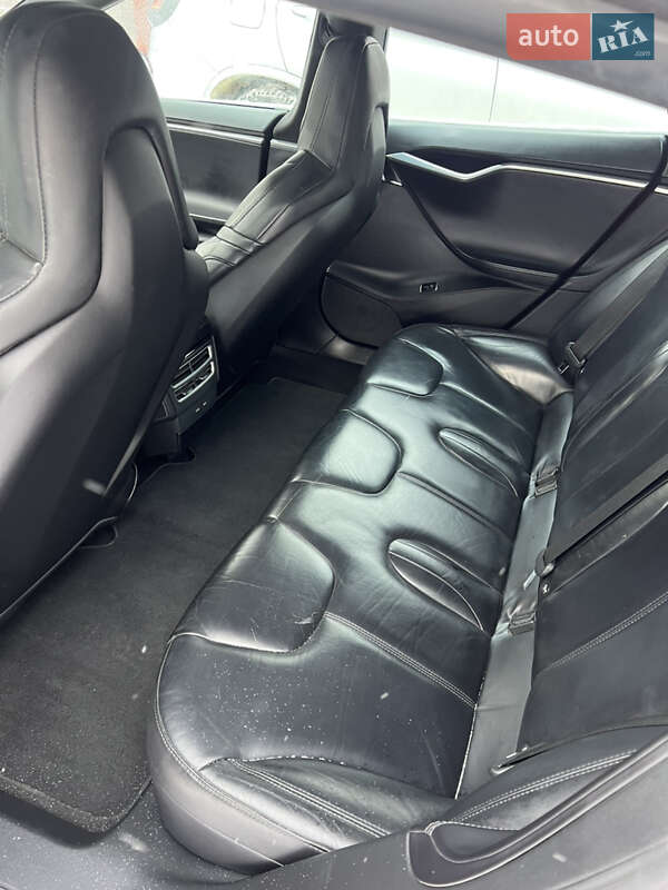 Лифтбек Tesla Model S 2016 в Львове