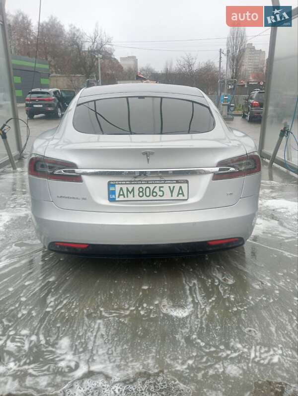 Ліфтбек Tesla Model S 2017 в Житомирі