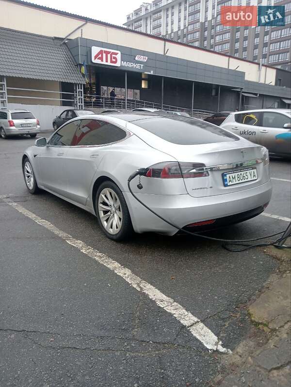 Ліфтбек Tesla Model S 2017 в Житомирі