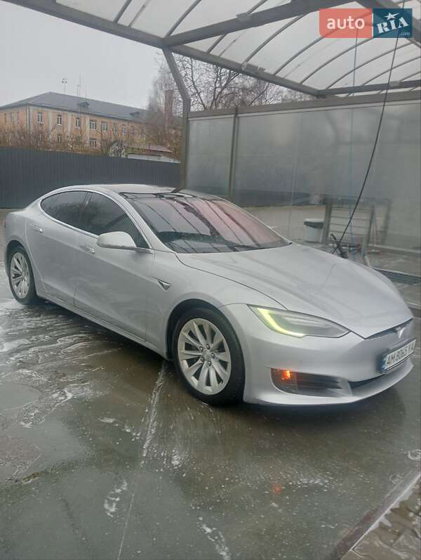 Ліфтбек Tesla Model S 2017 в Житомирі