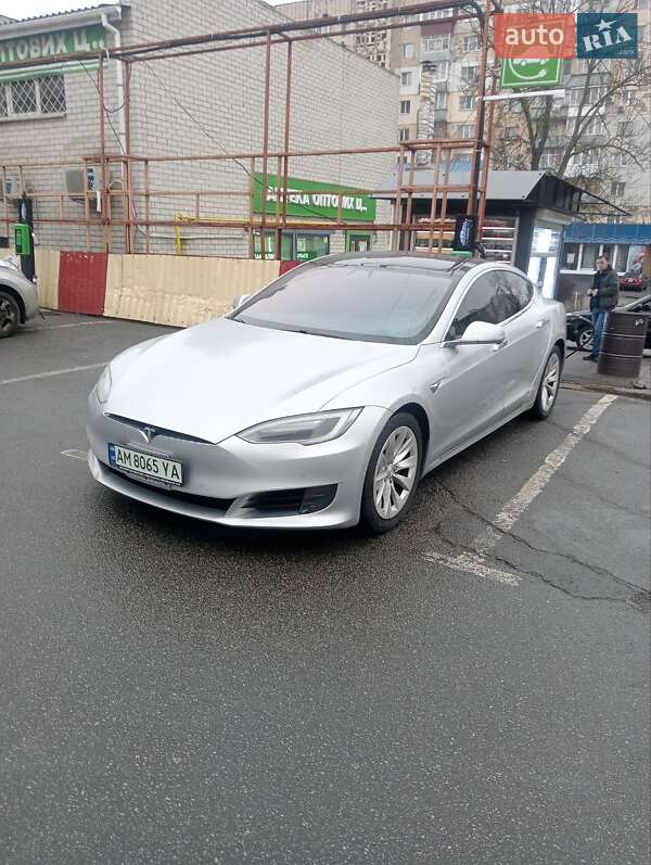 Ліфтбек Tesla Model S 2017 в Житомирі