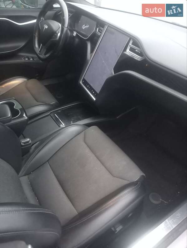 Лифтбек Tesla Model S 2017 в Житомире