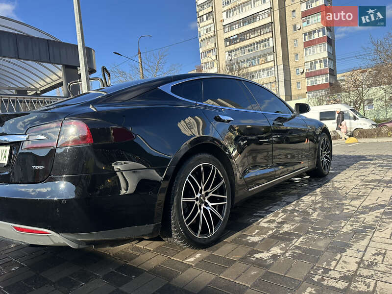 Tesla Model S 2015