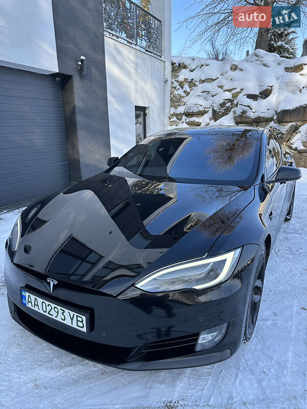 Лифтбек Tesla Model S 2019 в Киеве