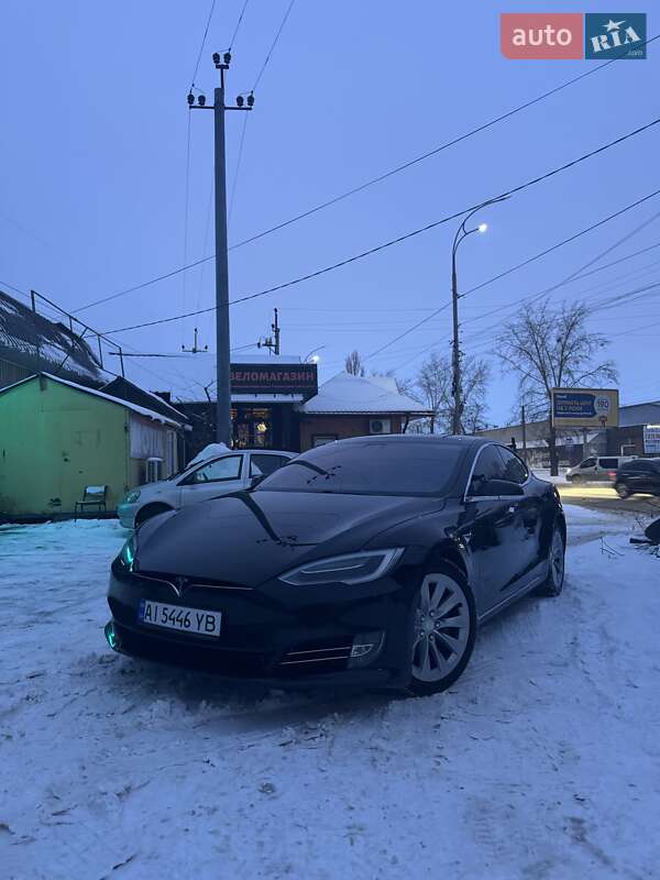 Лифтбек Tesla Model S 2016 в Киеве