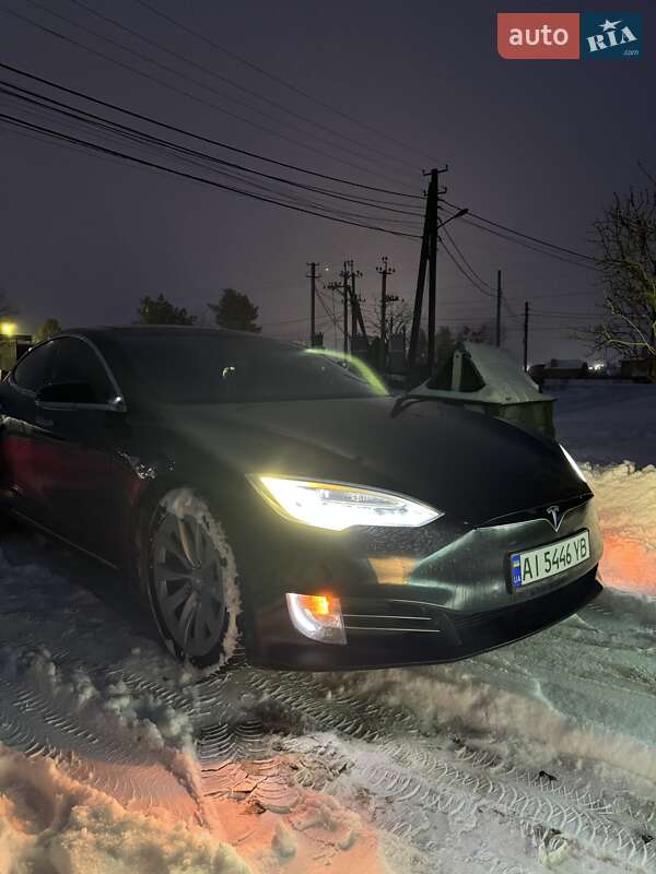 Лифтбек Tesla Model S 2016 в Киеве