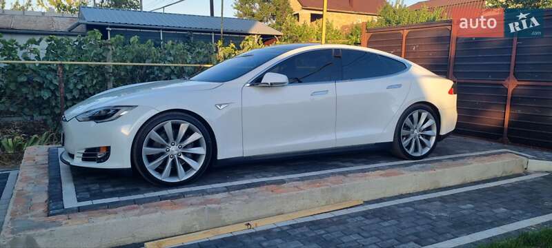 Лифтбек Tesla Model S 2014 в Николаеве