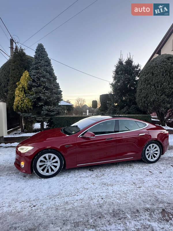 Лифтбек Tesla Model S 2016 в Луцке