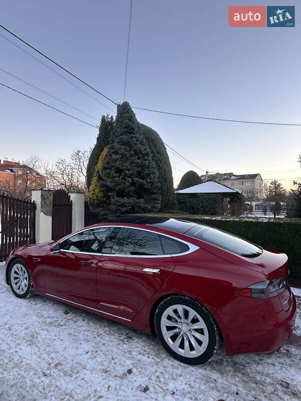 Лифтбек Tesla Model S 2016 в Луцке