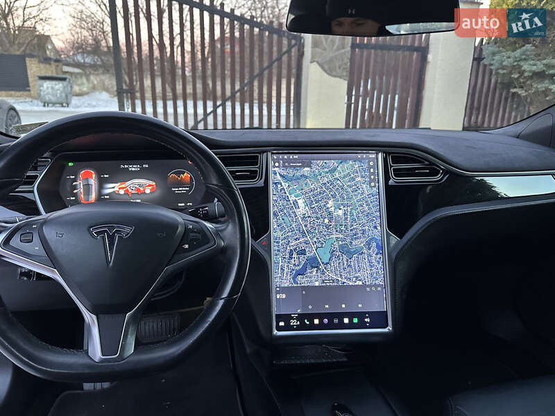 Лифтбек Tesla Model S 2016 в Луцке