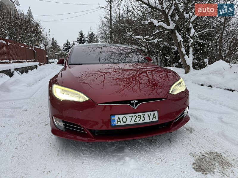 Лифтбек Tesla Model S 2020 в Ужгороде