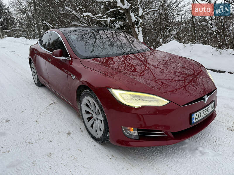 Лифтбек Tesla Model S 2020 в Ужгороде