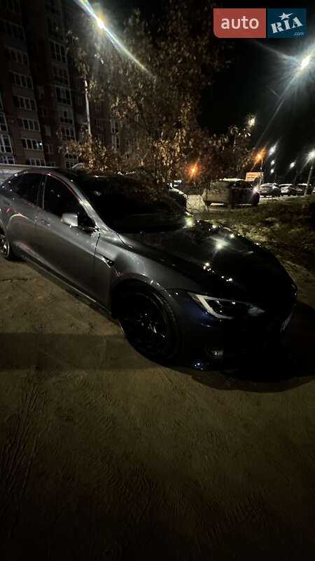 Лифтбек Tesla Model S 2016 в Ирпене
