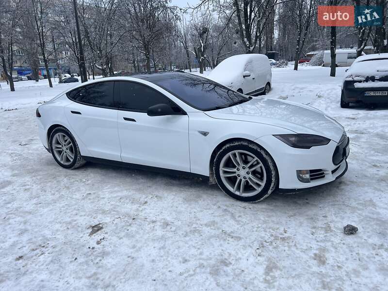 Лифтбек Tesla Model S 2014 в Киеве