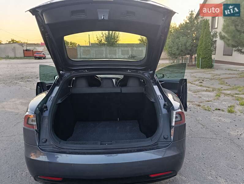 Лифтбек Tesla Model S 2016 в Вознесенске