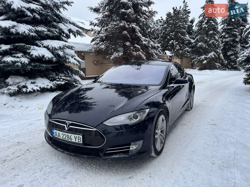 Лифтбек Tesla Model S 2015 в Киеве фото 11 Лифтбек Tesla Model S 2015 в Киеве