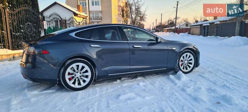 Лифтбек Tesla Model S 2015 в Нововолынске