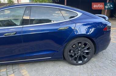 Лифтбек Tesla Model S 2018 в Киеве