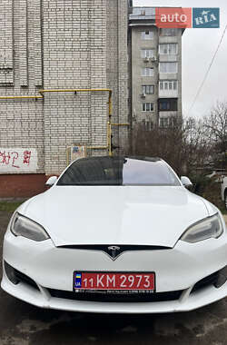 Ліфтбек Tesla Model S 2016 в Львові