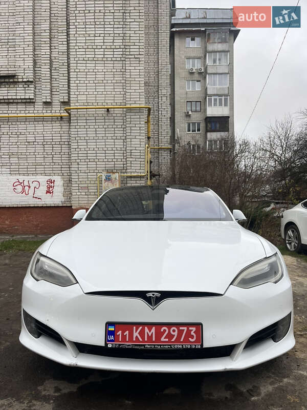 Лифтбек Tesla Model S 2016 в Львове