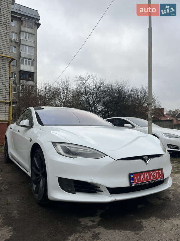 Лифтбек Tesla Model S 2016 в Львове