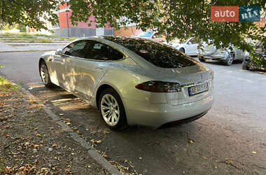 Ліфтбек Tesla Model S 2017 в Дніпрі