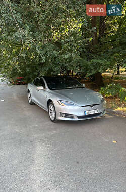Ліфтбек Tesla Model S 2017 в Дніпрі
