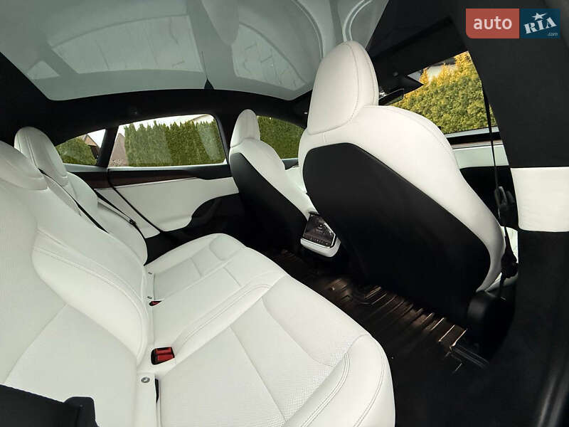 Лифтбек Tesla Model S 2023 в Стрые