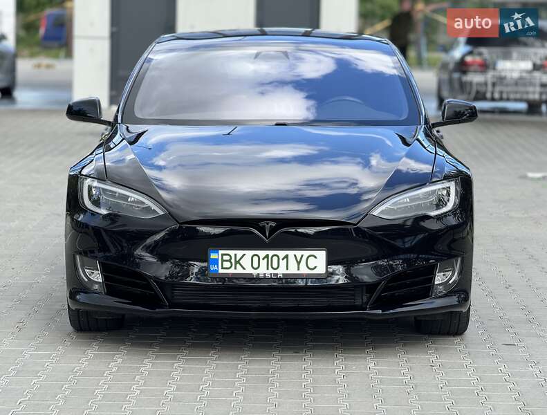 Ліфтбек Tesla Model S 2018 в Рівному