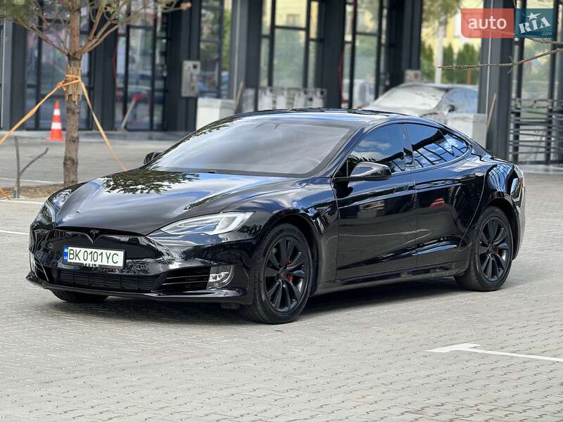 Ліфтбек Tesla Model S 2018 в Рівному