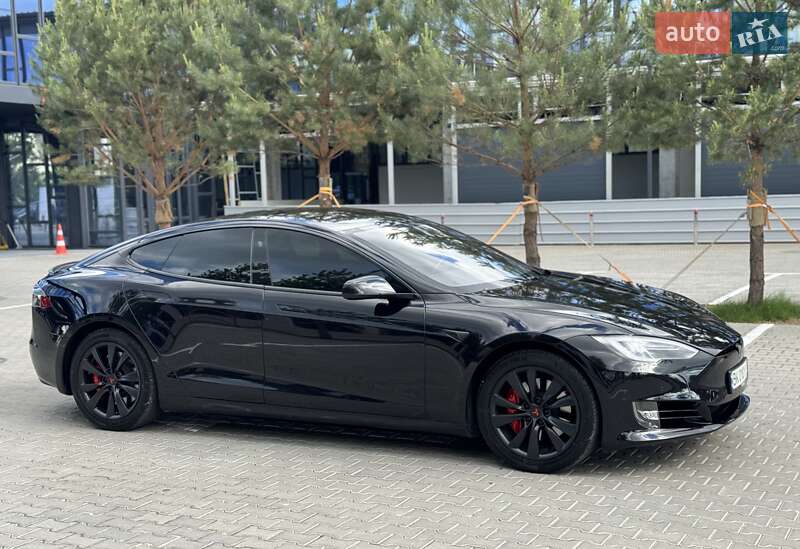 Ліфтбек Tesla Model S 2018 в Рівному