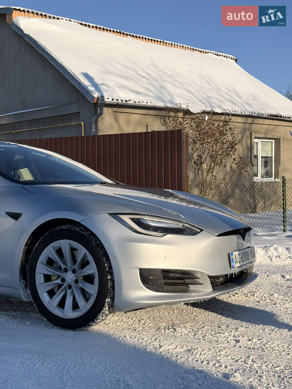 Ліфтбек Tesla Model S 2016 в Володимирі