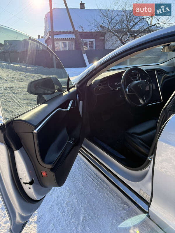 Ліфтбек Tesla Model S 2016 в Володимирі