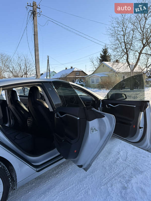 Ліфтбек Tesla Model S 2016 в Володимирі