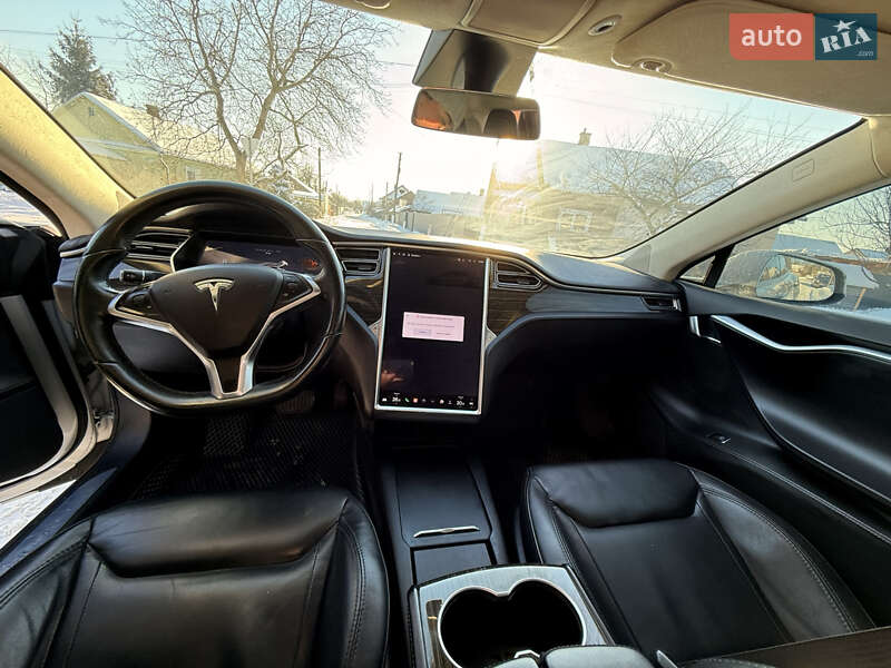 Ліфтбек Tesla Model S 2016 в Володимирі