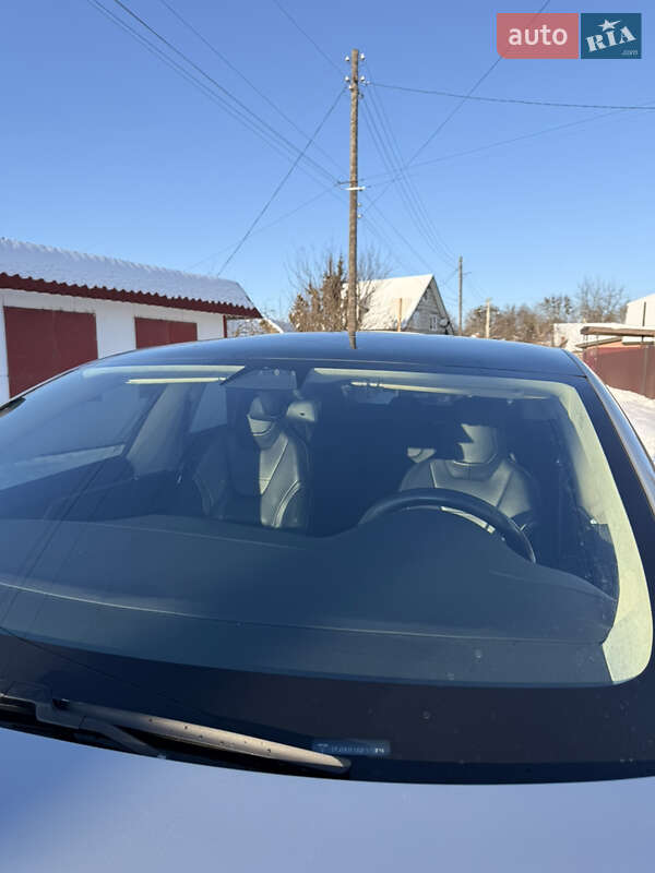 Ліфтбек Tesla Model S 2016 в Володимирі