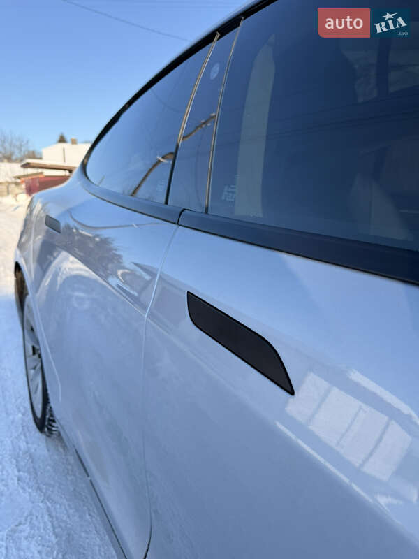 Ліфтбек Tesla Model S 2016 в Володимирі