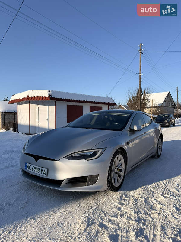 Ліфтбек Tesla Model S 2016 в Володимирі