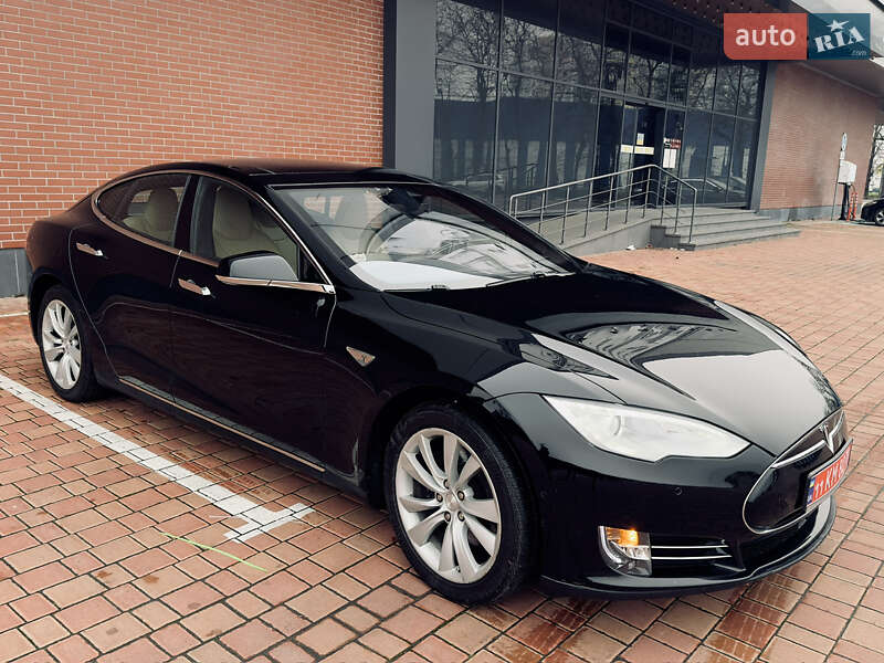 Лифтбек Tesla Model S 2015 в Одессе