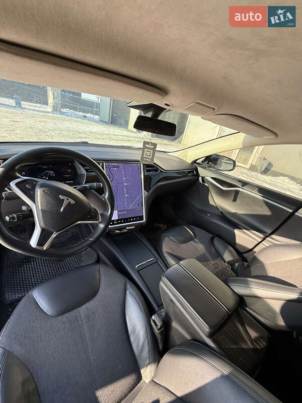 Лифтбек Tesla Model S 2016 в Черновцах фото 12 Лифтбек Tesla Model S 2016 в Черновцах