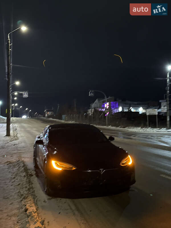 Лифтбек Tesla Model S 2016 в Черновцах фото 20 Лифтбек Tesla Model S 2016 в Черновцах