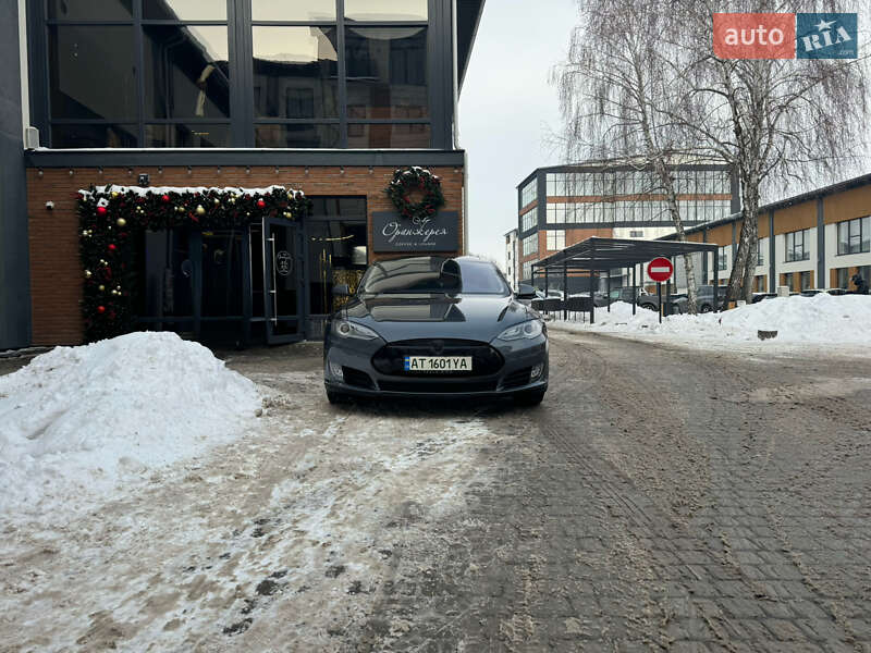 Лифтбек Tesla Model S 2014 в Коломые