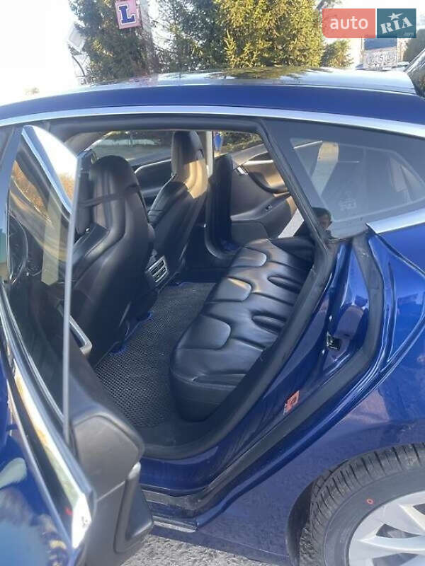 Ліфтбек Tesla Model S 2016 в Львові