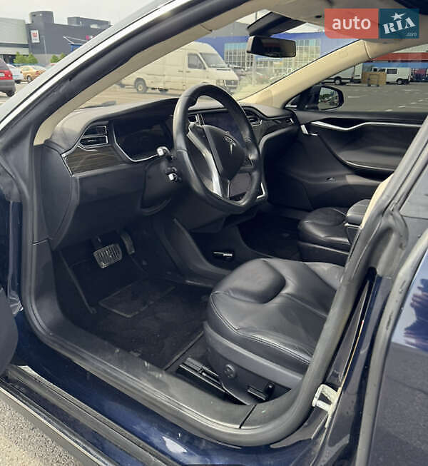 Ліфтбек Tesla Model S 2014 в Львові