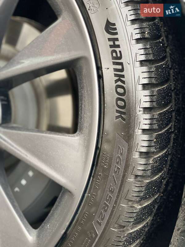 Лифтбек Tesla Model S 2019 в Киеве фото 13 Лифтбек Tesla Model S 2019 в Киеве