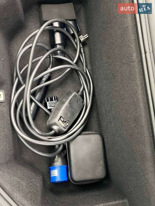 Лифтбек Tesla Model S 2019 в Киеве фото 62 Лифтбек Tesla Model S 2019 в Киеве