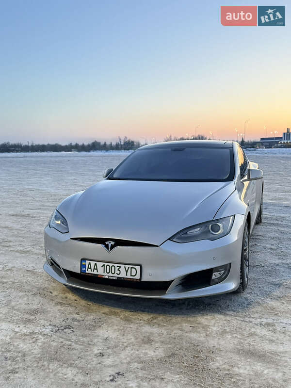 Лифтбек Tesla Model S 2014 в Киеве