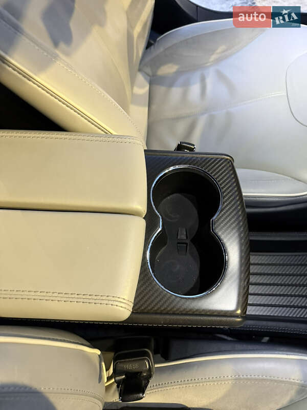 Лифтбек Tesla Model S 2014 в Киеве