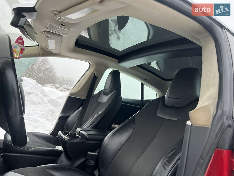 Ліфтбек Tesla Model S 2013 в Тернополі фото 26 Ліфтбек Tesla Model S 2013 в Тернополі